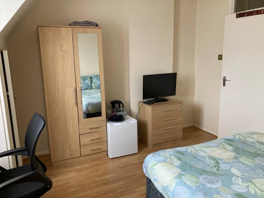 Eltar Hostle Hotel London Bagian luar foto